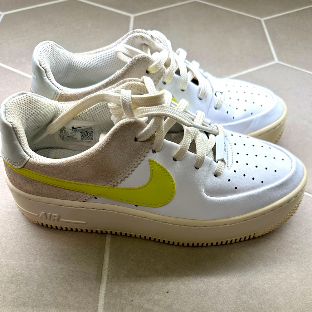 Nike airforce1 size 6.5. No signs of scratches. Just minimal creasing.